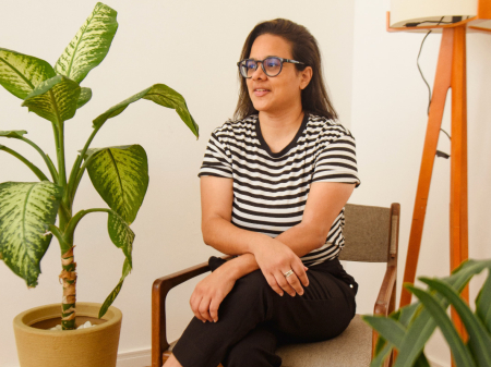 Lifestyle portrait of Carol Rox, wedding photographer of Carol Rox Studio in Maceio, Alagoas