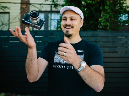 Retratos de compromiso de pareja por el fotógrafo de bodas Joshua Grasso