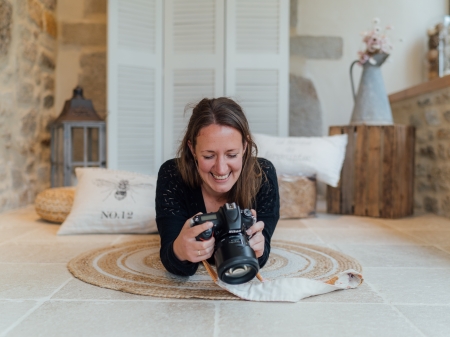 Portrait de Maelle Bernard, photographe de mariage du Finistère, de Bretagne, France