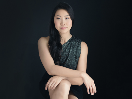 Portrait en studio de la petite photographe de mariage et de fugue de la Nouvelle-Angleterre, Nicole Chan