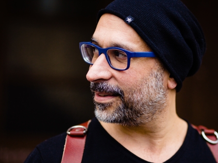 Portrait du photographe de mariage allemand David Nassim Photographe de mariage à Berlin, David Nassim, de RubyLovesJack