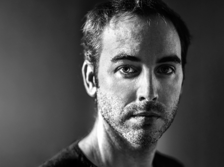 Portrait of Pierre-Yves Queignec, Paris wedding photographer Pierre-Yves Queignec is a Paris wedding photographer for France