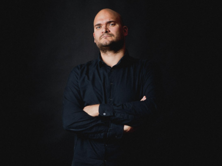 Studio portrait of Maine-et-Loire and Angers marriage reportage photographer Thomas Desmier of the France WPJA Angers marriage reportage photographer Thomas Desmier - France WPJA for Pays de la Loire, Maine-et-Loire