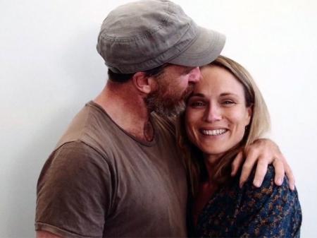 Dean Dampney hat über 10 Jahre Erfahrung als freiberuflicher Fotojournalist und redaktioneller Fotograf und fotografiert jetzt australische Hochzeiten.