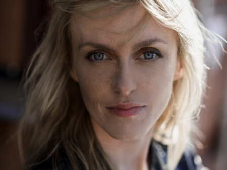 Image portrait de mode de vie de la photographe de mariage Gdańsk Magdalena Kluczny de Pomorskie Pologne Photographie de mariage à Gdańsk par Magdalena Kluczny de Pomorskie Pologne