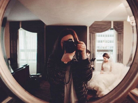 Autoritratto della fotogiornalista di matrimoni Firenze Azzurra Biagi, della Toscana Fotogiornalista di matrimoni Firenze Azzurra Biagi, di Toscana Italia