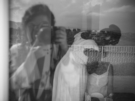 La photographe Magdalene Kourti capture les mariages et événements de la Grèce pour souligner les moments et les émotions,