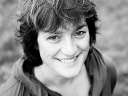 Jacqueline Dersjant is an award winning wedding photojournalist. She is known for her reportage-style approach.