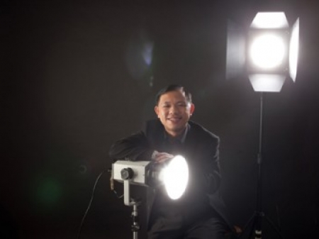Dave Wong is a full time professional wedding photographer in Singapore.
