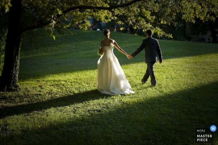 Photo by: <a href="https://www.wpja.com/contests/2008-q4/great-natural-light/86291">Luigi Rota - Italy</a> Wedding Photographer Luigi Rota of Lecco, Italy