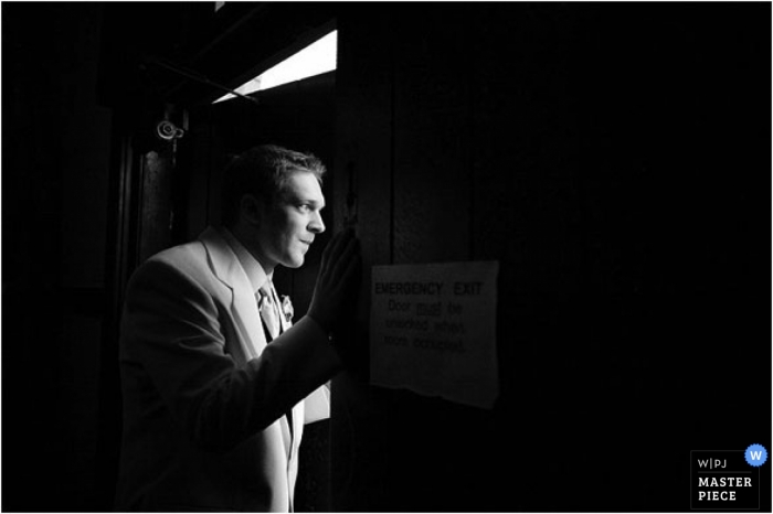 Photo by: <a href="https://www.wpja.com/contests/2006-winter/silhouettes-shadows-good-light/55506">Sean Flanigan - United States</a> Wedding Photographer Sean Flanigan of Washington, United States