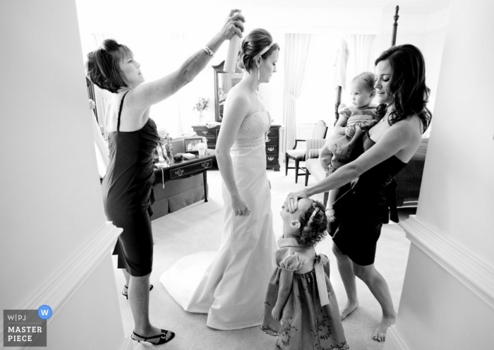 Foto por: <a href="https://www.wpja.com/contests/2009-q4/bride-getting-ready/260636"> Heather Hughes Ostermaier - Estados Unidos </a> Fotógrafo de bodas Heather Hughes Ostermaier de Virginia, Estados Unidos