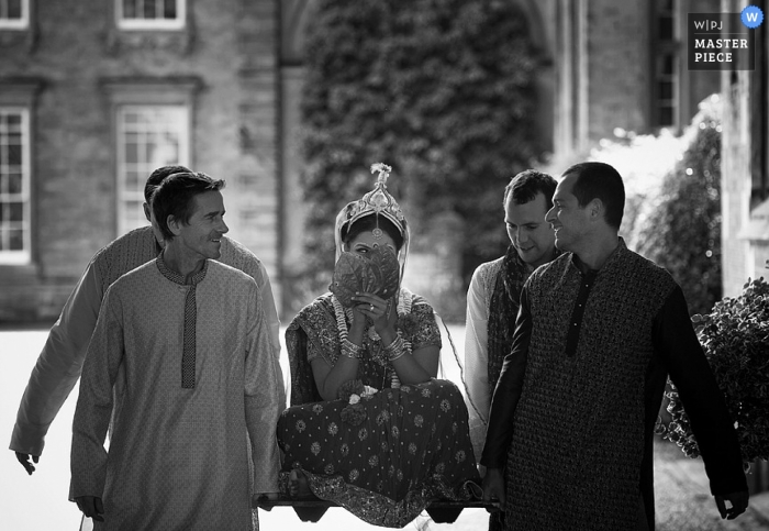 Photo by: <a href="https://www.wpja.com/contests/2011-q2-contest/transportation/658981">Mark Earthy - United Kingdom</a> Wedding Photographer Mark Earthy of London, United Kingdom