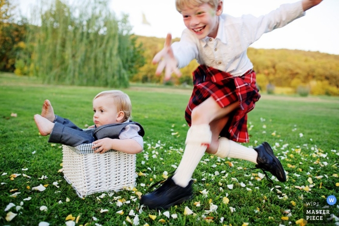 Photo: <a href="https://www.wpja.com/contests/2011-q3-contest/kids-being-kids/769326"> Samo Rovan - Slovénie </a> Photographe de mariage Samo Rovan de, Slovénie
