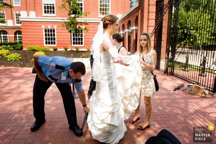 Photo by: <a href="https://www.wpja.com/contests/2011-q3-contest/humor/728061">Steven Bridges - United States</a> Wedding Photographer Steven Bridges of Tennessee, United States