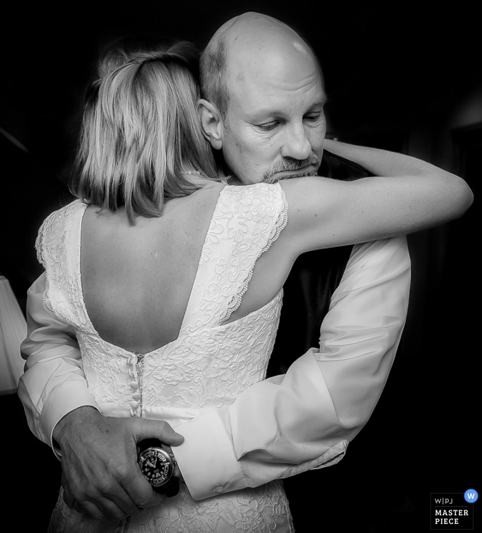 Baton Rouge wedding photojournalism | Louisiana black and white portrait of the father daughter dance