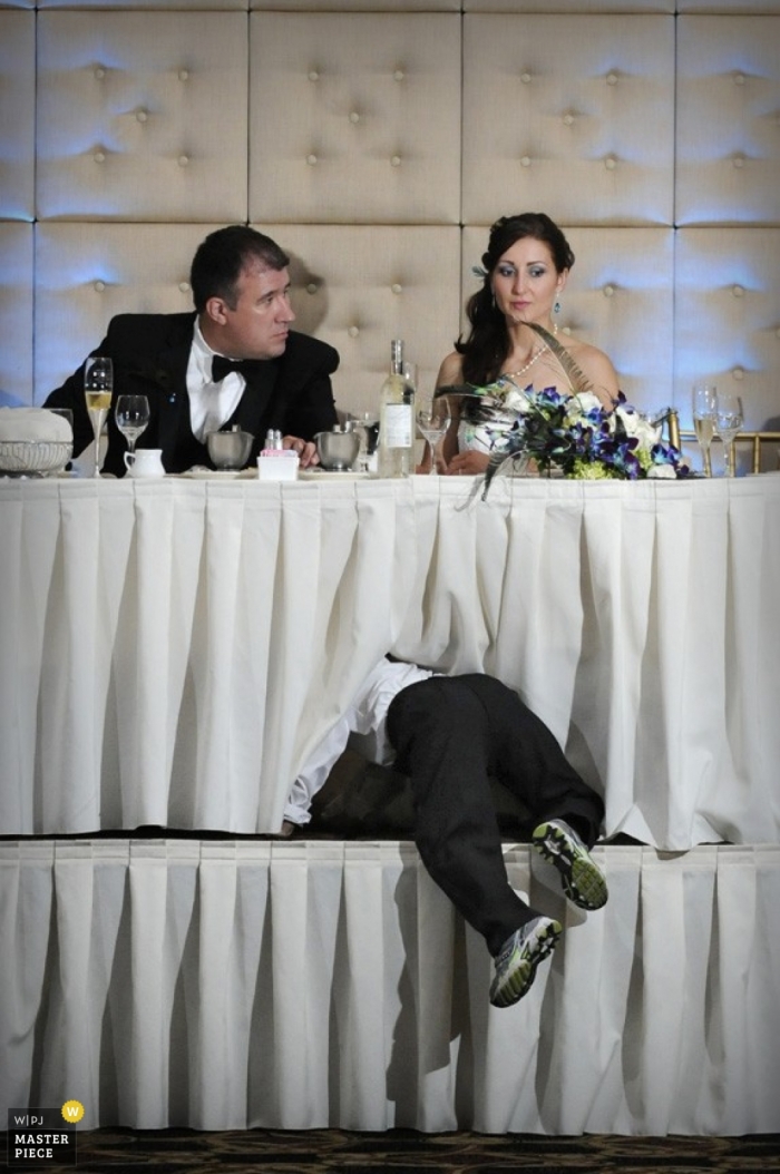 Foto por: <a href="https://www.wpja.com/contests/2013-q2-contest/kids-being-kids/1163756"> Steve Matteo - Estados Unidos </a> Fotografía de la boda de Illinois | La imagen contiene: recepción, color, pareja, mesa, niño, mesa principal, novia, novio