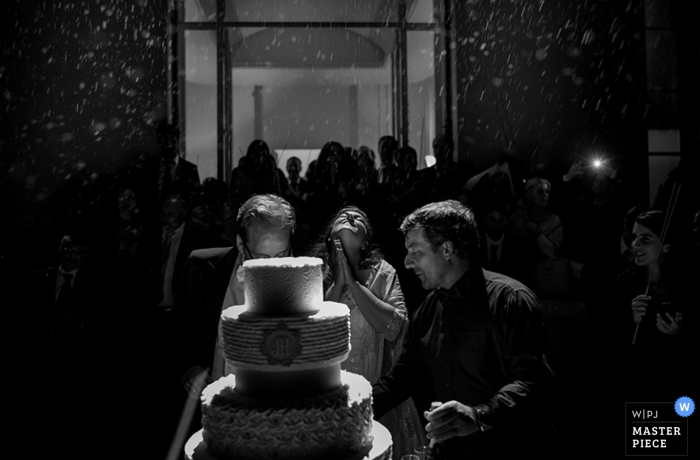 Porto wedding cake at the reception - Portugal wedding photojournalism