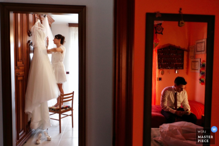 Reggio Calabria bride and groom getting ready for the wedding next to each other - Calabria wedding photo