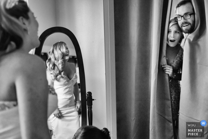California guests admire the bride in her dress California guests admire the bride in her dress - USA wedding photo