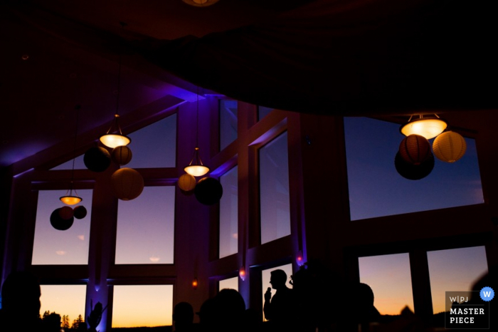 Recepção de casamento da Nova Escócia durante a noite - fotojornalismo de casamento do Canadá