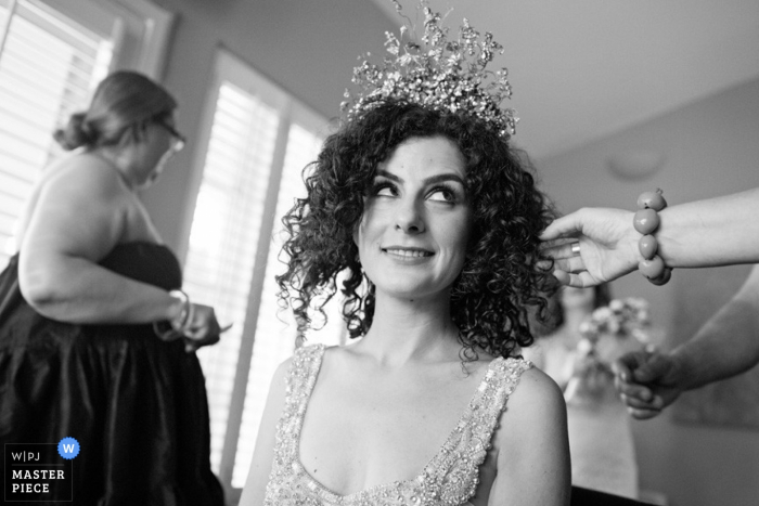 Foto di: <a href="https://www.wpja.com/contests/2015-q4-photography-contest/bride-getting-ready/1763641"> Sarah Kang - Stati Uniti </a> Fotografia di matrimonio di CA della sposa che ottiene capelli fatti a San Francisco