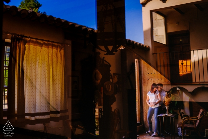 Afternoon chilling in the sun. Couple portraits by Alicante Engagement Photographer