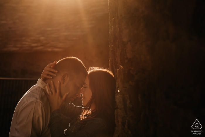 This Madrid couple basks in their love and the afternoon sun during their engagement photo shoot