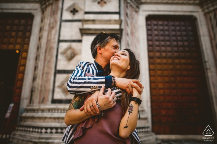 Engagement session for a couple in Siena 