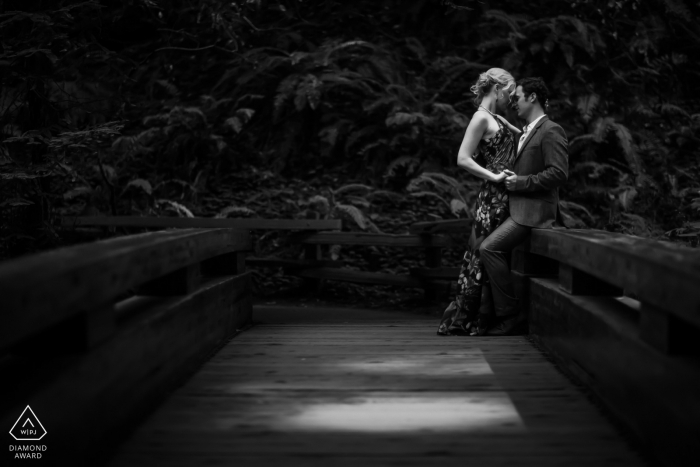 tournage de fiançailles noir et blanc avec un couple | Photographe de San Francisco avant le mariage