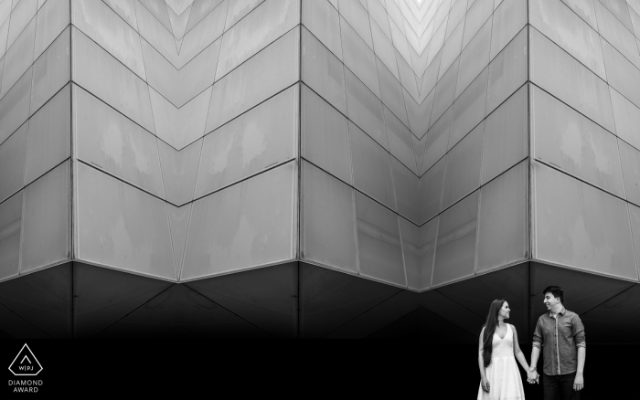 Photo by: <a href="https://www.wpja.com/photos/diamond-award-top-wedding-engagement-photographer/2268836">Wander Menezes - Brazil Wedding Photographer</a> Praça da Liberdade, Belo Horizonte, Street, Pre Wedding Street, Urban