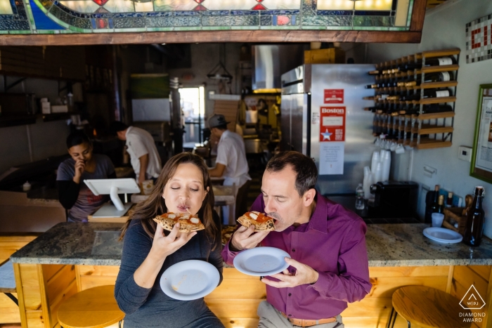 Foto door: <a href="https://www.wpja.com/photos/diamond-award-top-wedding-engagement-photographer/2293976"> Nicole Chan - Quincy Massachusetts Foodie bruiloft verlovingsportret van een paar eten | Boston pre-huwelijksfoto's