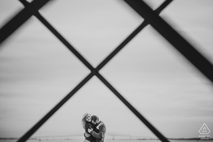 Baltimore Engagement Sesión fotográfica creativa de una pareja en blanco y negro