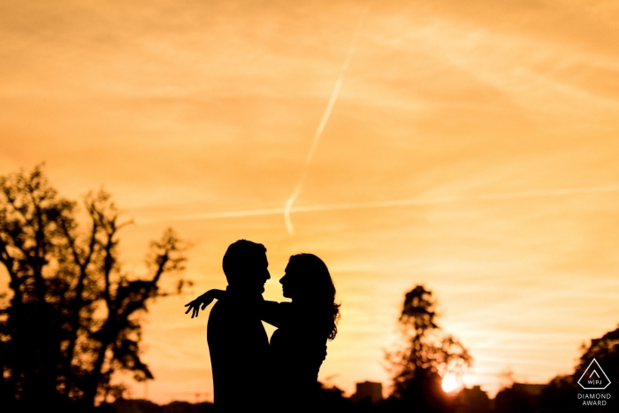 séance de fiançailles silhouette au coucher du soleil | Photographie luxembourgeoise