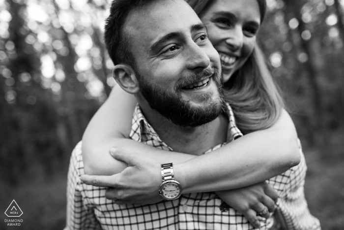 A Madrid black & white engagement photo shoot session of a couple playing outside | Spain wedding photographer