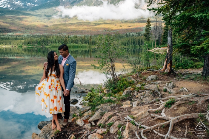 Photos de l'Alberta d'un couple par l'un des meilleurs photographes de fiançailles canadiens Photos de l'Alberta d'un couple par l'un des meilleurs photographes de fiançailles canadiens