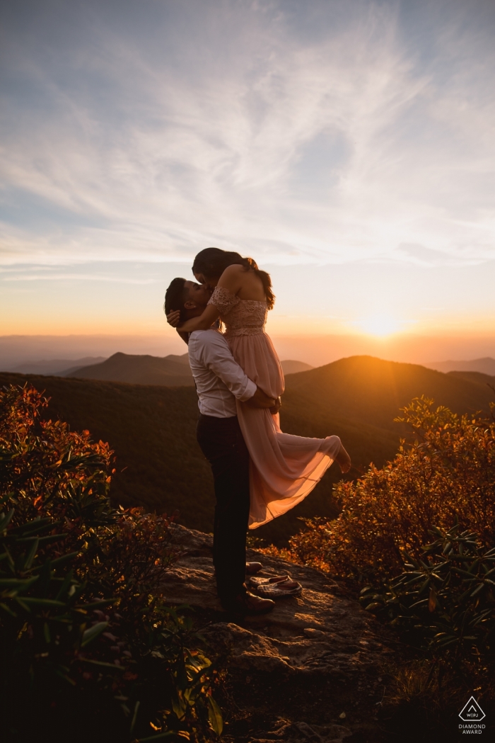 Foto di: <a href="https://www.wpja.com/photos/diamond-award-top-wedding-engagement-photographer/2383416"> Matthew Pautz - Greenville South Carolina Matthew Pautz, della Carolina del Sud, è un fotografo di matrimoni per