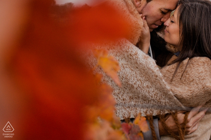 Guipuzcoa couple close together, swaddled in cozy blankets in fall colors