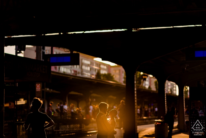 The București engaged couple beneath the metro rail bridge