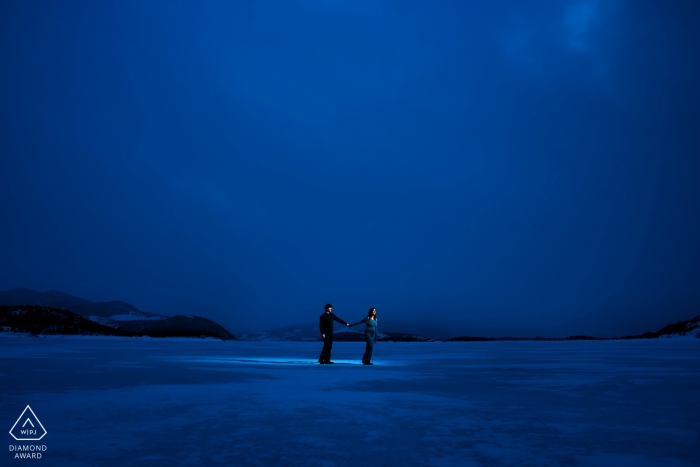 Dillon Reservoir, CO Fotógrafo de compromiso para las bodas previas a Colorado