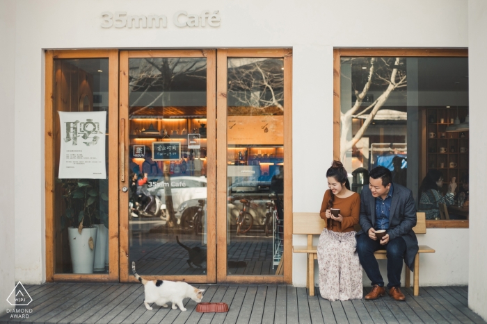 Photo by: <a href="https://www.wpja.com/photos/diamond-award-top-wedding-engagement-photographer/2423856">Mango Gu - Hangzhou Zhejiang China Engagement Photography with couple and a cat