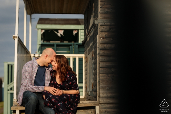 Tournage d'engagement côtier avec un couple à Whistable Kent, Royaume-Uni