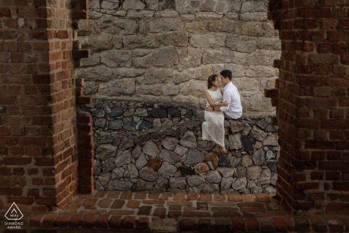 Rio de Janeiro, Brasil engagement session with bricks and stones