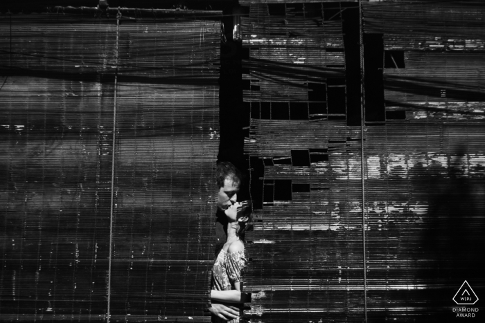 Photo: <a href="https://www.wpja.com/photos/diamond-award-top-wedding-engagement-photographer/2420426"> Anh Phan - Hoi An Vietnam Hoian Pre Photographie de mariage | Un baiser dans le noir