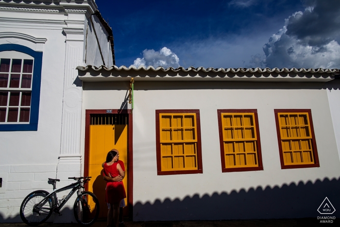 Brasil antes del retrato de bodas de una pareja de Cidade de Goiás