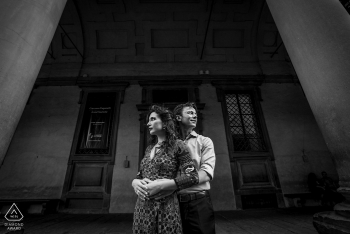 Séance de portraits de fiançailles en Toscane | Photographie de Florence en noir et blanc