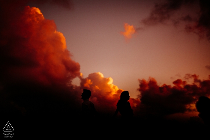Photo by: <a href="https://www.wpja.com/photos/diamond-award-top-wedding-engagement-photographer/2428021">Tam Nguyen - Hoi An This photo was taken at Hoi An - Engagement Photo with the sun and red clouds
