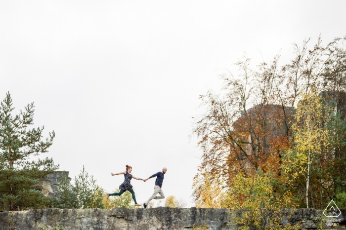 Oise couple running fast while holding hands