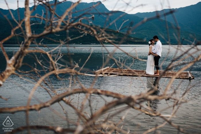 Fotos de pré-casamento no lago em Hoi An Vietnã - fotógrafo de noivado