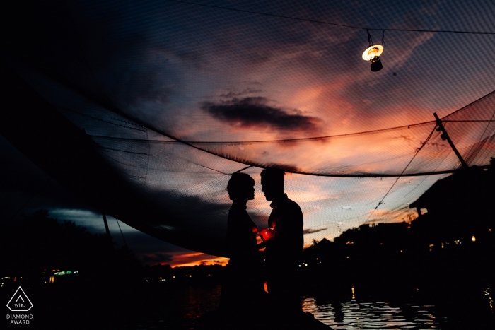 To zdjęcie zostało zrobione w Hoi An o zachodzie słońca — VN Engagement Photographer